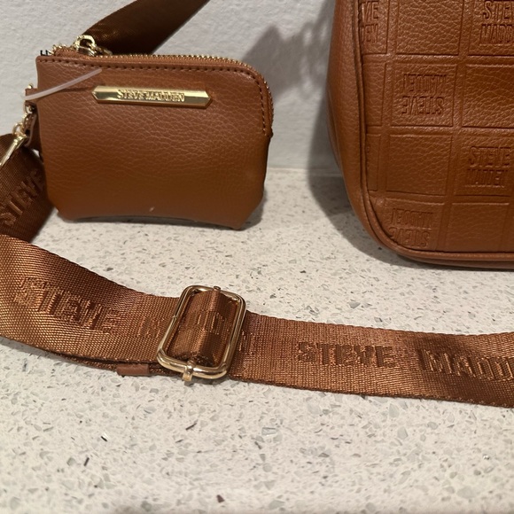 Steve Madden - Picture 3 of 10